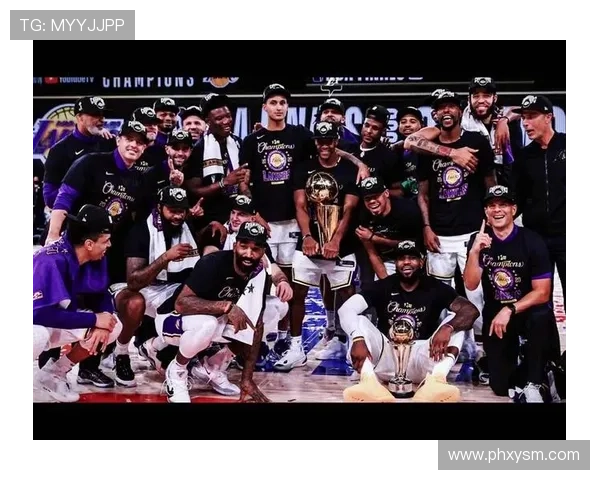 NBA最新动态：詹姆斯领衔湖人冲击总冠军 新星表现引发联盟关注