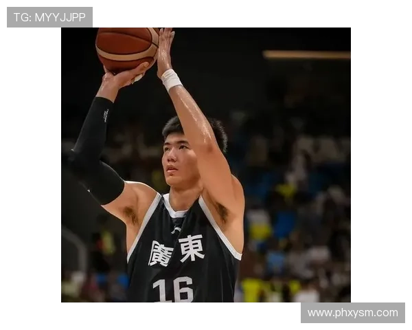 中国男篮迎战世界冠军西班牙队，全力冲击巴黎奥运资格赛胜利