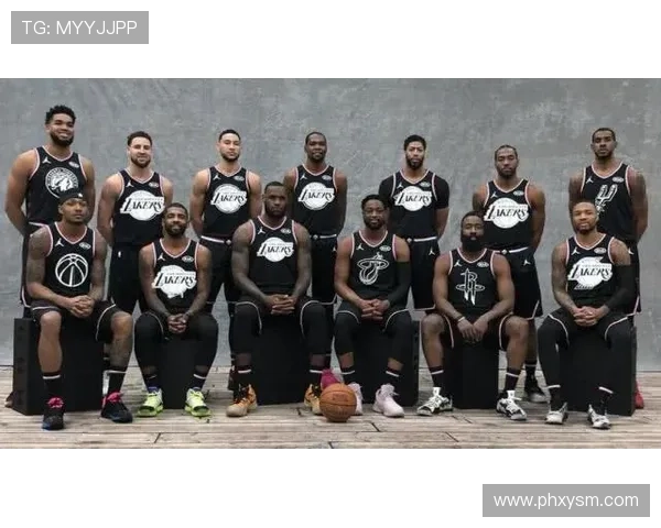 杜兰特重回巅峰表现不凡 詹姆斯与字母哥争夺MVP荣誉激烈